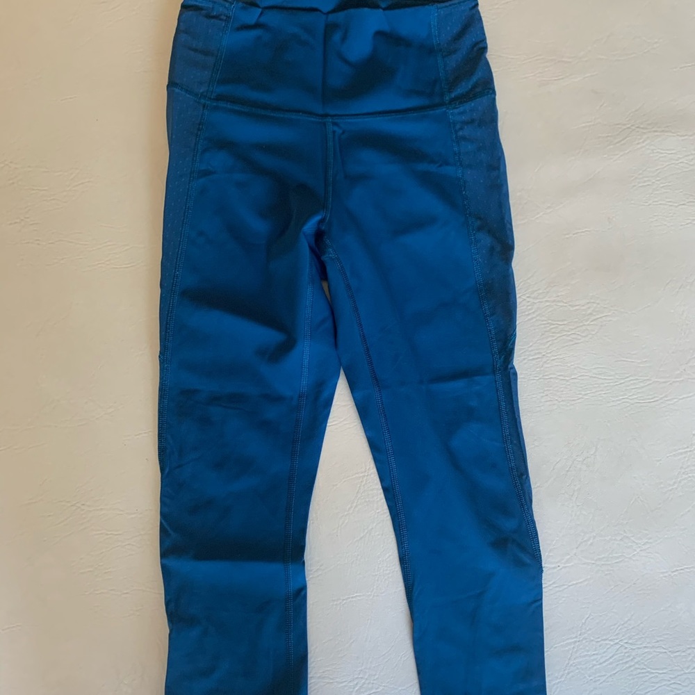 Size 6 lululemon crops luxtreme